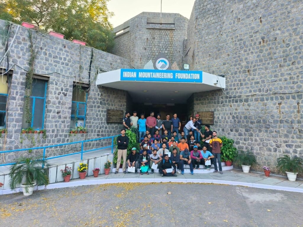 Course group outside the Indian Mountaineering Foundation building
